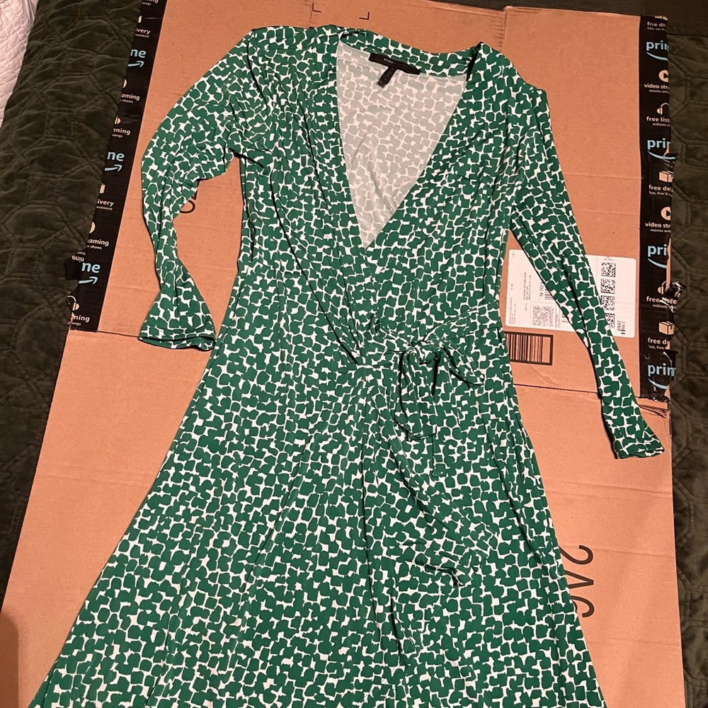 Green wrap dress size small BCBG MAXAZRIA